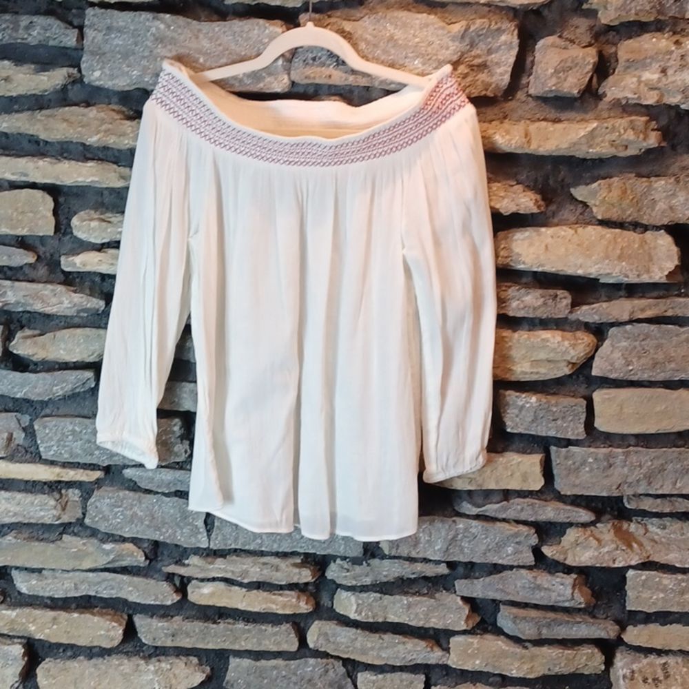 Women's Gap tribal design off shoulder white top sz small